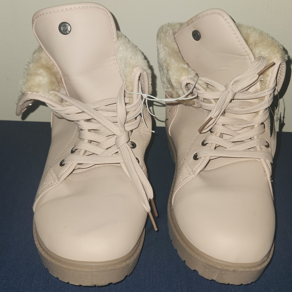 Olivia Miller Blush Pink Faux Fur Combat Boots Feature A Fold-Over Cuff. Size 10